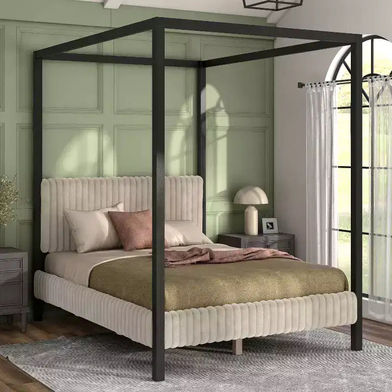 Letto a piattaforma Queen con baldacchino e rivestimento in velluto a coste, marrone chiaro