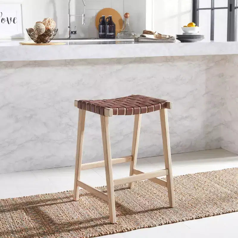 Sgabello da bancone senza schienale con seduta in pelle intrecciata, struttura in legno, 47 cm L x 35,5 cm P
