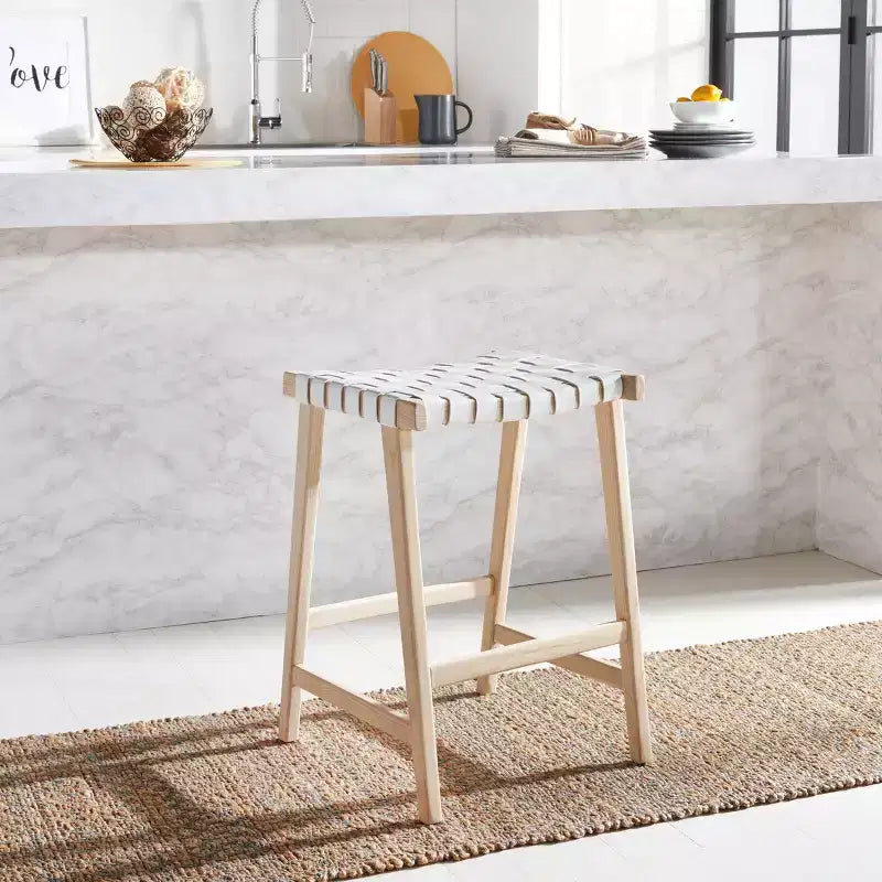 Sgabello da bancone senza schienale con seduta in pelle intrecciata, struttura in legno, 47 cm L x 35,5 cm P