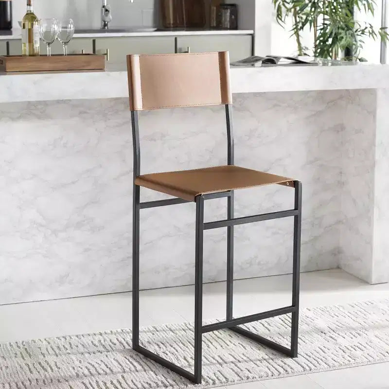 Sgabello da bancone con schienale medio e poggiapiedi, struttura in ferro, seduta in pelle, altezza 26"